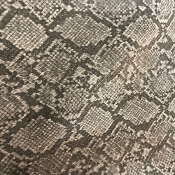 [カット販売]　「コニシキ」フェイクレザー生地　スネーク柄　合成皮革　合皮　日本製 5枚目の画像