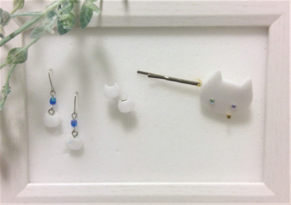 ニャンコシリーズ☆白猫と黒猫の髪飾り 4枚目の画像
