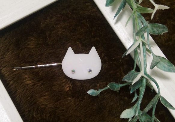 ニャンコシリーズ☆白猫と黒猫の髪飾り 5枚目の画像