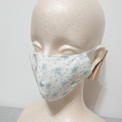 フィルターポケットつき布マスク　　シンプル小花柄　（白×水色） 1枚目の画像