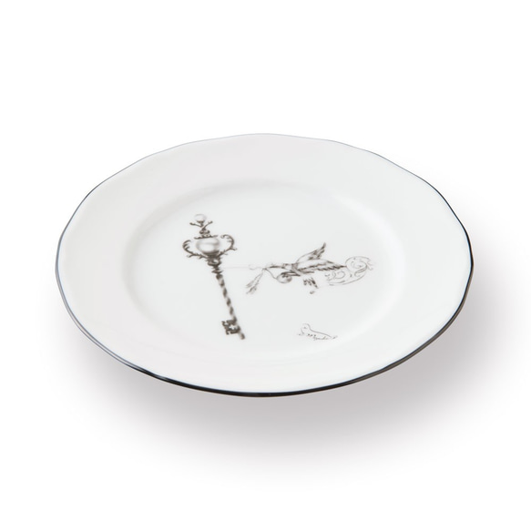 パン皿 16ｃｍ ブラックエッジ「鍵と幸運のハミングバード」 2枚目の画像
