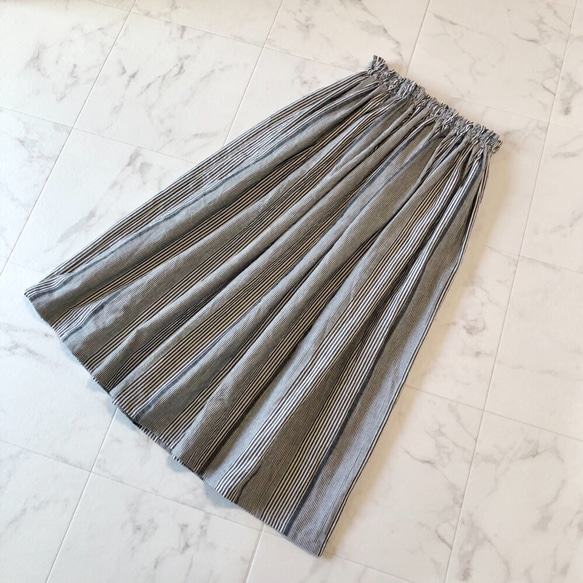 国産コットンリネンのギャザースカート 【マルチストライプ】 ロングスカート　涼しげグレー 2枚目の画像