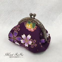 MintSaSa* 紫色花開口金零錢包 亮黑色 口金包 日本風 日式風格 復古風 花布 舖棉 收納包 布作 手工縫製 第2張的照片