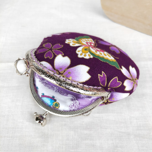 MintSaSa* 紫色繽紛口金包 貝殼形零錢包 日式風 花布 舖棉 收納包 布作 布料 大花 蝴蝶 荷花 手工縫製 第1張的照片