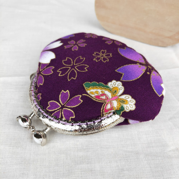 MintSaSa* 紫色繽紛口金包 貝殼形零錢包 日式風 花布 舖棉 收納包 布作 布料 大花 蝴蝶 荷花 手工縫製 第3張的照片