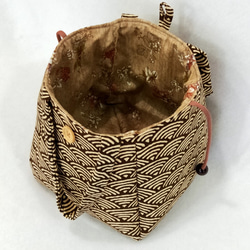 MintSaSa* 日式扇形 手提包 萬用袋 便當袋 野餐袋 扣子 魚鱗 波浪 臘繩 木珠 木質 第6張的照片