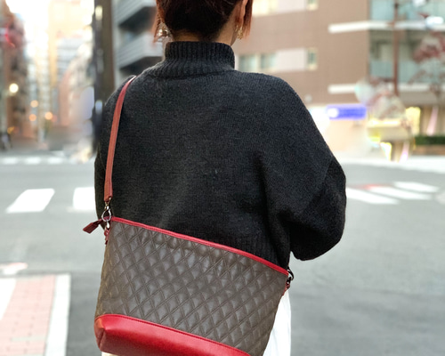 UNISONDEPT.】 起伏豊かな、軽く、丈夫な、キルティング レザー