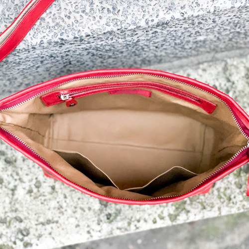 UNISON DEPT レザーショルダーバッグ UNISONDEPT.】 起伏豊かな、軽く、丈夫な、キルティング レザー