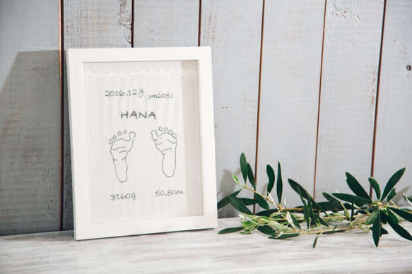 足型手形刺繍メモリアルベビーフレーム（受注販売） 2枚目の画像