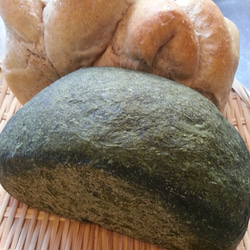 よもぎパンと食事パン 2枚目の画像