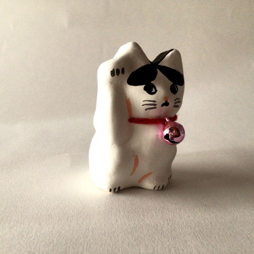 ミニ招き猫 張り子 手のひらサイズ ハチワレ白黒 招き猫 deuxdeux