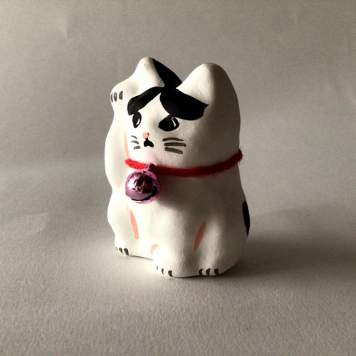 ミニ招き猫 張り子 手のひらサイズ ハチワレ白黒 招き猫 deuxdeux