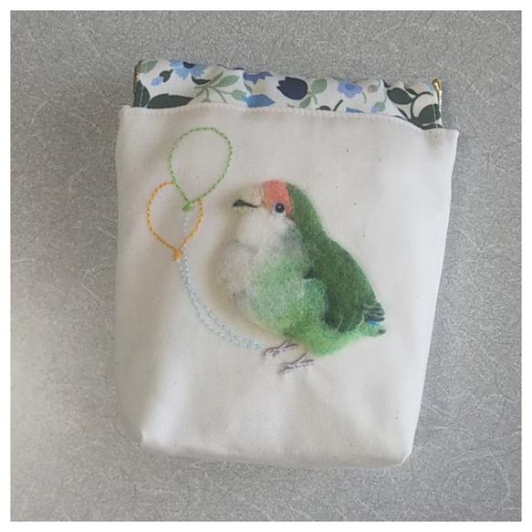 羊毛フェルト刺繍＆刺繍 バネポーチ コザクラインコ 1枚目の画像