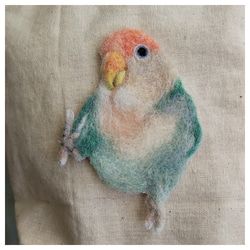 羊毛フェルト刺繍  コザクラインコ  バネポーチ 3枚目の画像