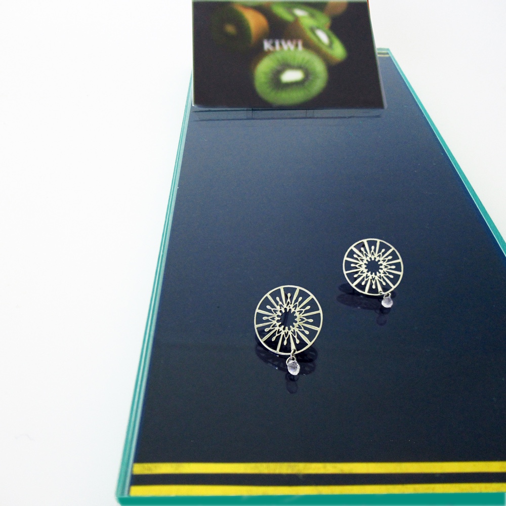 ミニ キウイのピアス