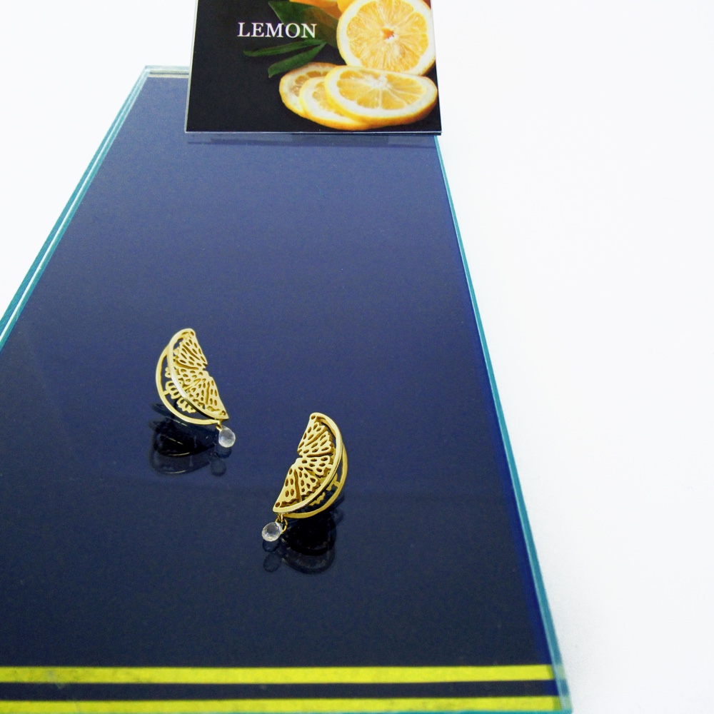 【K18ゴールド仕上げ】ミニ 6等分レモンのピアス