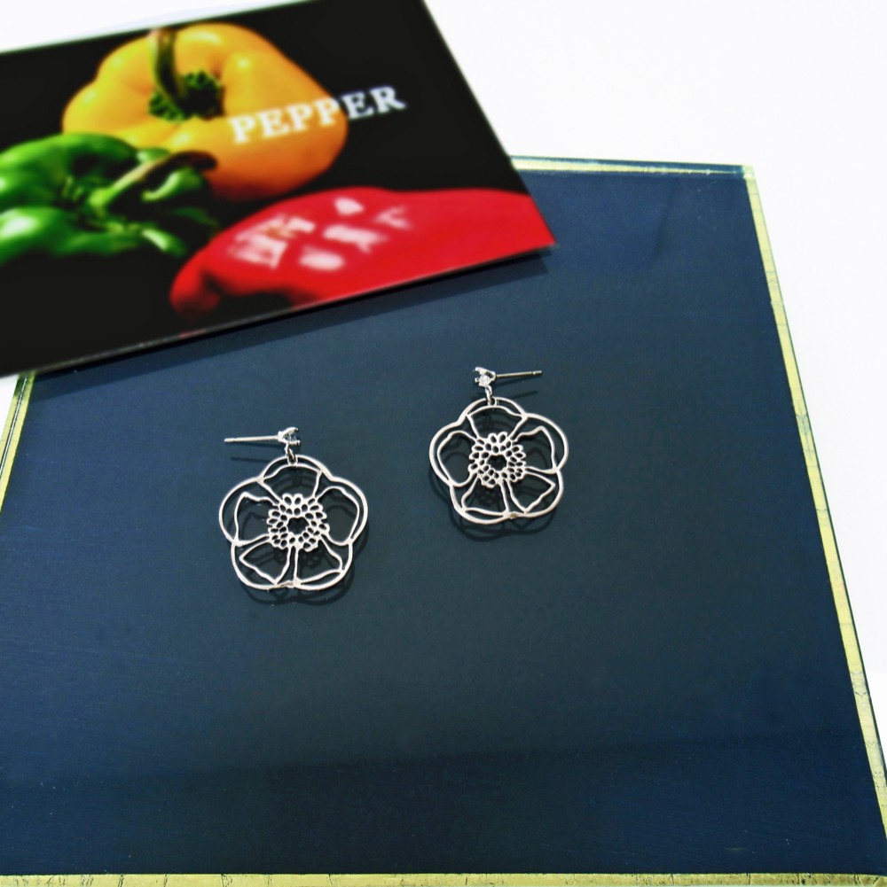ピーマンのピアス