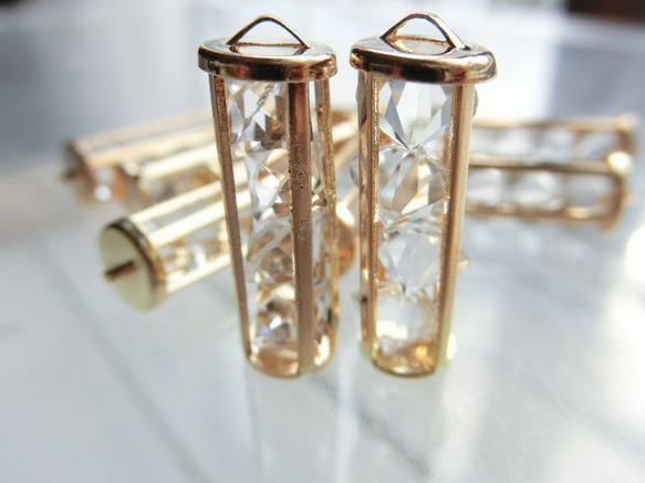 10個 クリスタル入りキラキラパーツ 砂時計型 ST22 チャーム taoxin