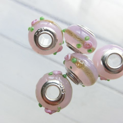 5個　大穴ビジュートンボ玉パーツ　バラ　ピンク 1枚目の画像