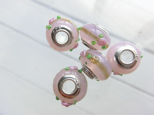 5個　大穴ビジュートンボ玉パーツ　バラ　ピンク 1枚目の画像