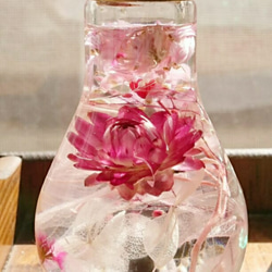 桜吹雪ハーバリウム(電球瓶ピンクグラデーション) 1枚目の画像