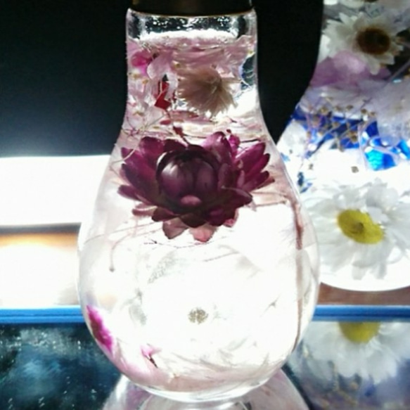 桜吹雪ハーバリウム(電球瓶ピンクグラデーション) 2枚目の画像