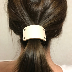 本革　ヘアゴム  キナリ　カシメの色　選べます 4枚目の画像