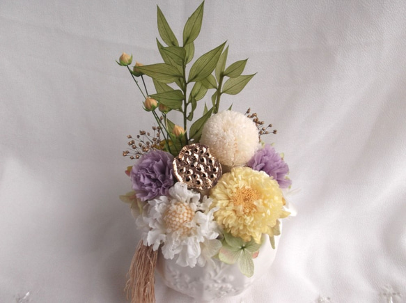 【クリアケース付き】お供え花　まあるい花器の優しい仏花　プリザーブドフラワー 2枚目の画像