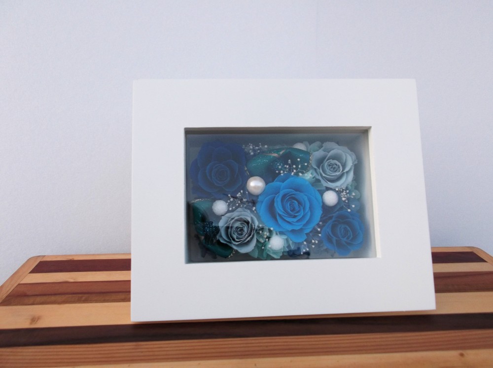 ブルーローズいっぱいのウッドフレーム　プリザーブドフラワー