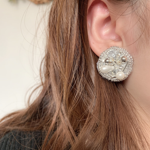 ビーズ刺繍ピアス⁑シルバー ピアス（その他） Noa. 通販 9169763