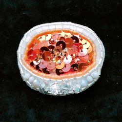 インドカレー ビーズ刺繍ブローチ　スパンコール　オレンジのキラキラ 1枚目の画像