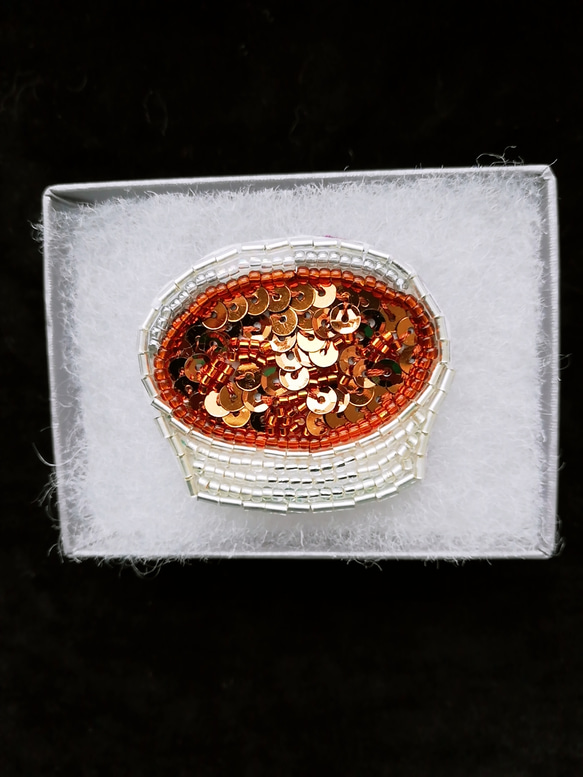 インドカレー ビーズ刺しゅうブローチ　スパンコール使用　独特 4枚目の画像