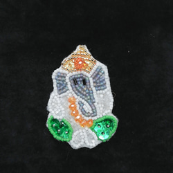 ガネーシャのビーズ刺繍ブローチ　緑　ビーズとスパンコール使用　キラキラ 1枚目の画像