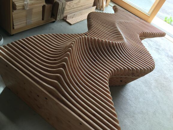 Dragon Wave Bench A～ユニークなデザイン家具・オーダー家具～ 2枚目の画像