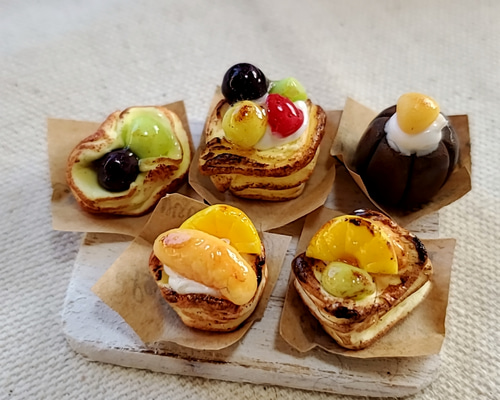 こんがり焼き菓子、秋のフルーツデニッシュセットです