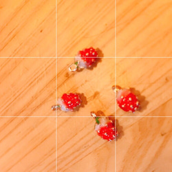 《5個入》ぷっくり苺のミニチャーム 3枚目の画像