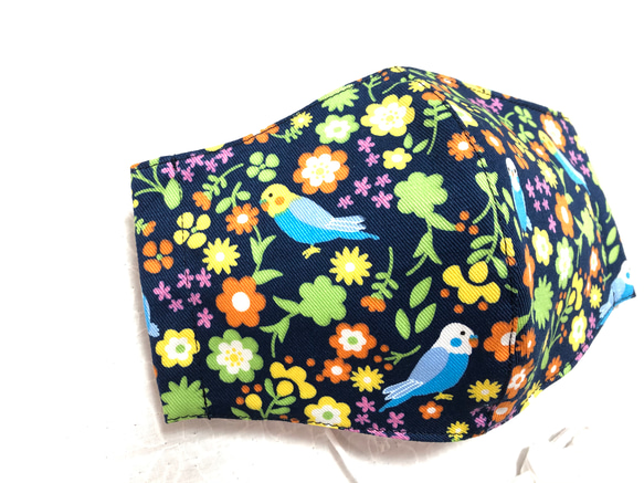 《立体布マスク》可愛いインコとお花   ネイビー  ハンドメイドマスク鳥さん 鳥  ① 2枚目の画像