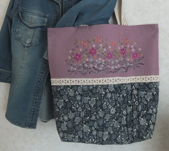 大人カラフル花刺繍とピンタックのバッグ 1枚目の画像