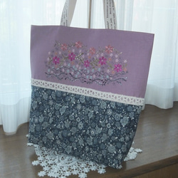 大人カラフル花刺繍とピンタックのバッグ 2枚目の画像