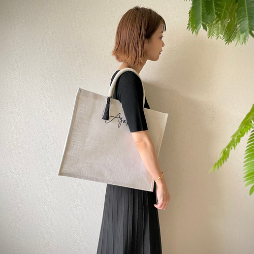 2000個突破】名入れホワイト刺繍ジュートバッグ モノトーン