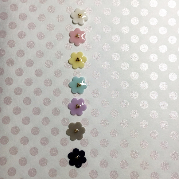 7色よりお好きなお色で☆little flower選べる3色ピアス 3枚目の画像