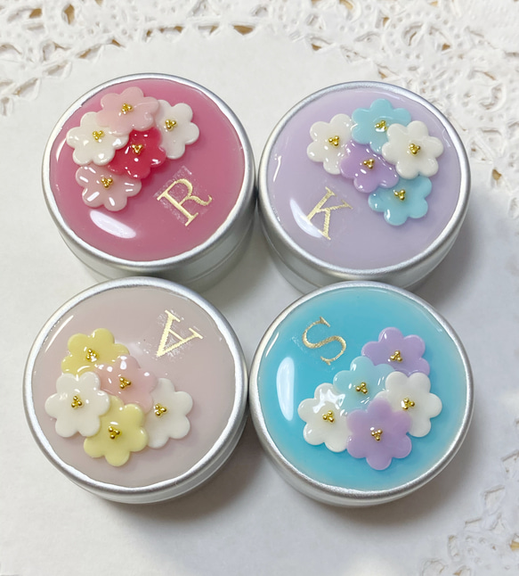 再販✖︎32☆選べる4カラー☆イニシャル入り！petit flowerブーケアルミ缶ケース 1枚目の画像