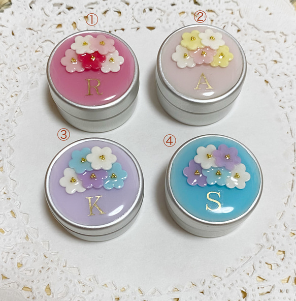 再販✖︎32☆選べる4カラー☆イニシャル入り！petit flowerブーケアルミ缶ケース 2枚目の画像