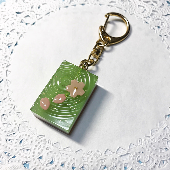 再販！桜緑茶羊羹のキーホルダー 1枚目の画像