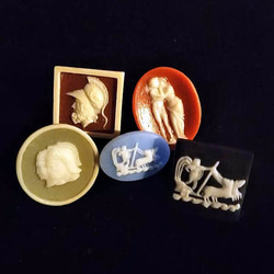 1940年代の日本製樹脂カボションヴィンテージピン 2枚目の画像