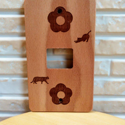〔可愛いを作ろうシリーズ：のびのび猫〕　コンセントカバー　スイッチカバー　木製　久善オリジナルデザイン　 4枚目の画像
