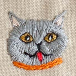 「猫の顔がたくさん！」刺繍がま口ポーチ ベージュ 6枚目の画像