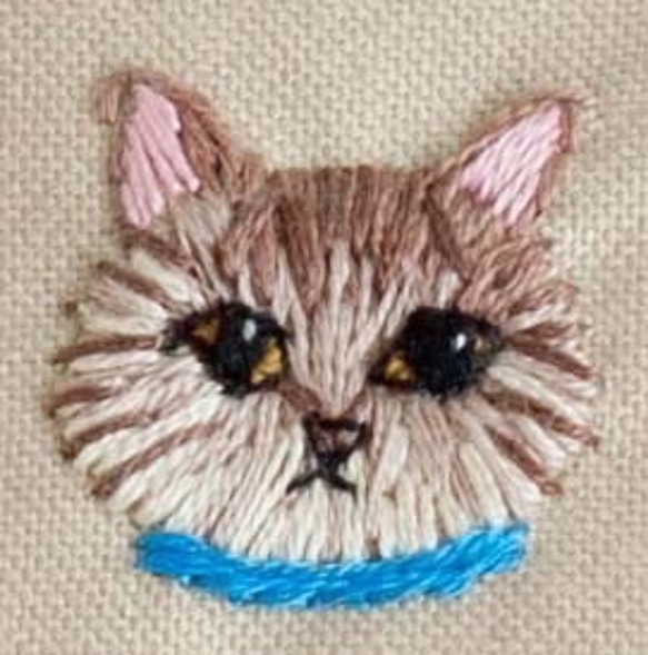 「猫の顔がたくさん！」刺繍がま口ポーチ フレンチブルー 6枚目の画像