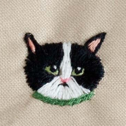 「猫の顔がたくさん！」刺繍がま口ポーチ フレンチブルー 8枚目の画像