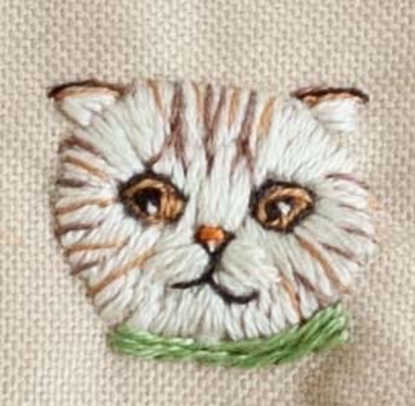 「猫の顔がたくさん！」刺繍がま口ポーチ スカイブルー 4枚目の画像